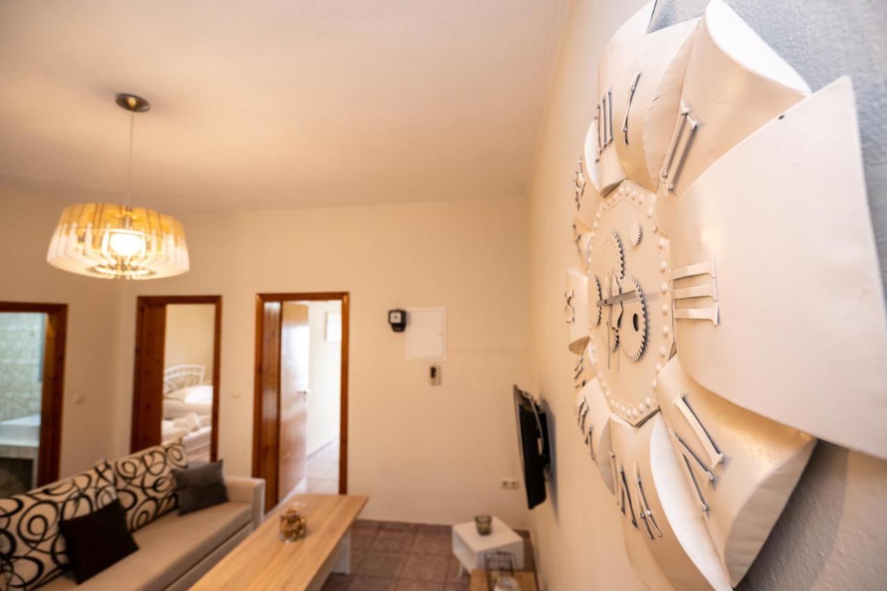 Magdalene'S Premium Apartments Ofrinion Bagian luar foto
