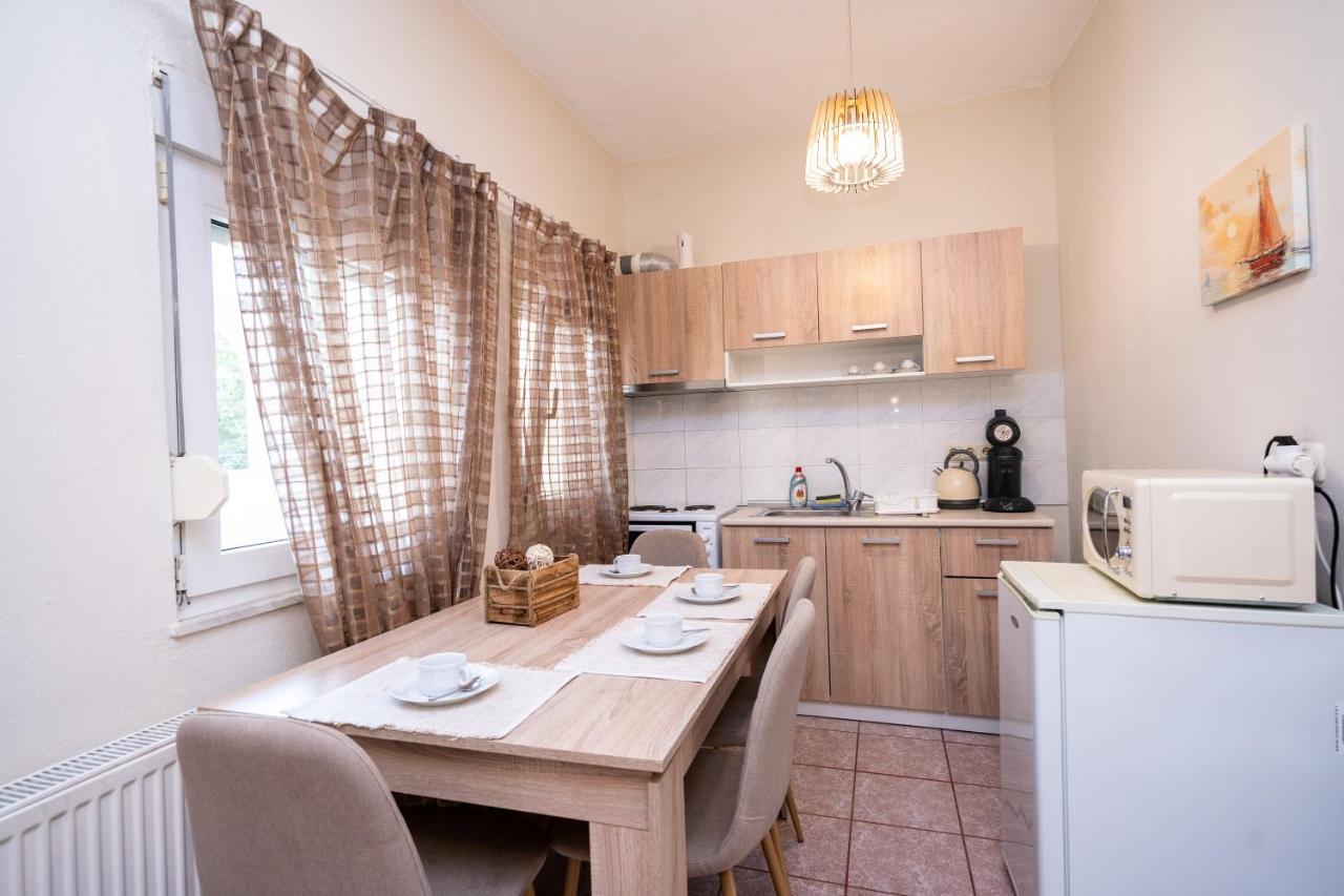 Magdalene'S Premium Apartments Ofrinion Bagian luar foto