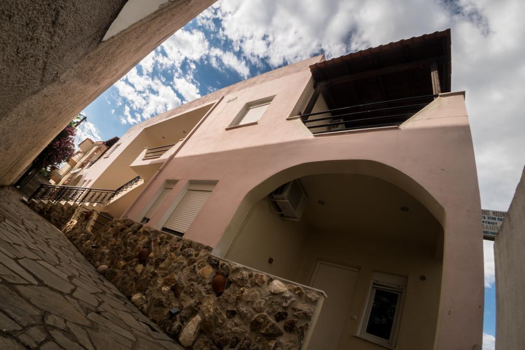 Magdalene'S Premium Apartments Ofrinion Bagian luar foto